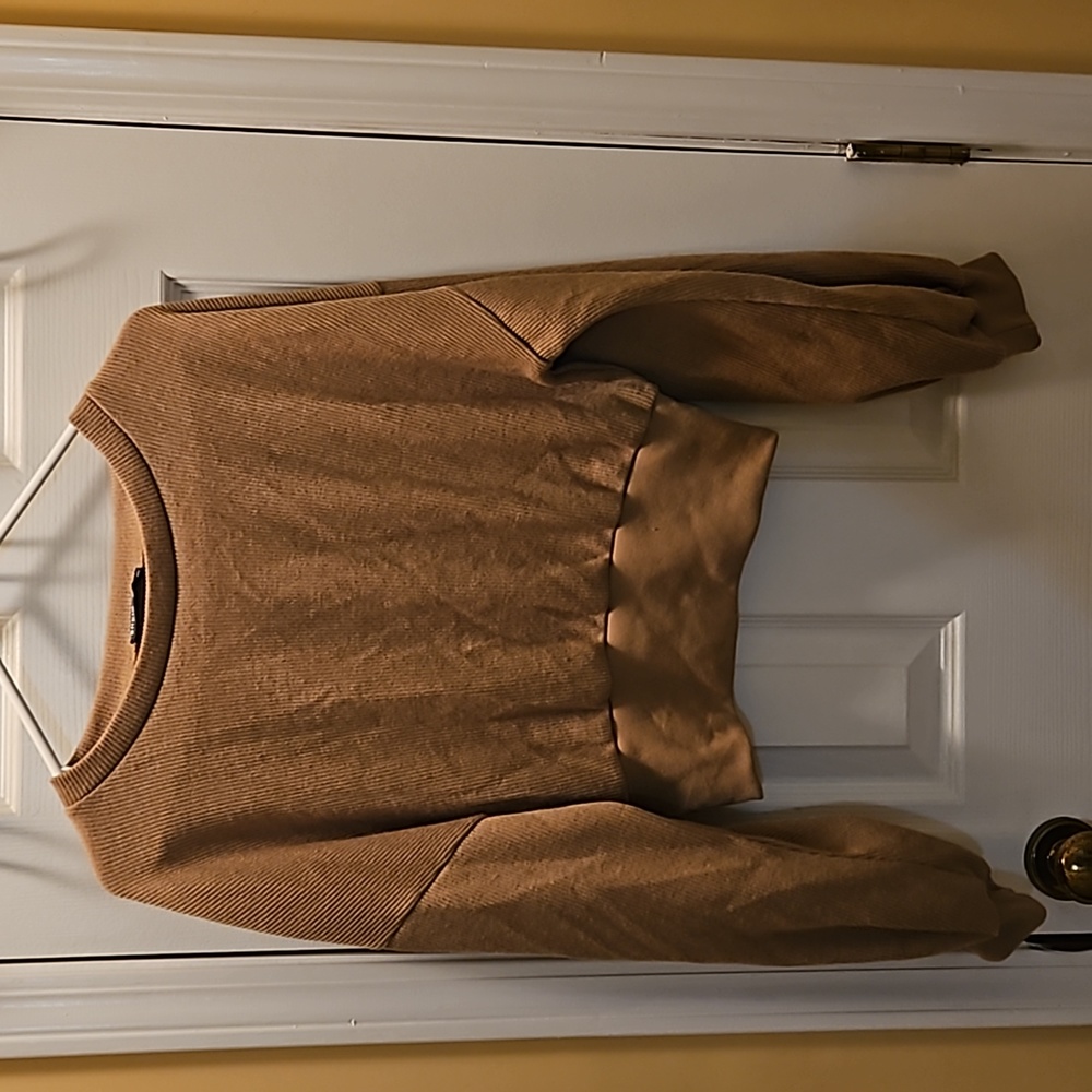 Size XS Shein sweater. Balloon sleeve, EUC, cropped.
